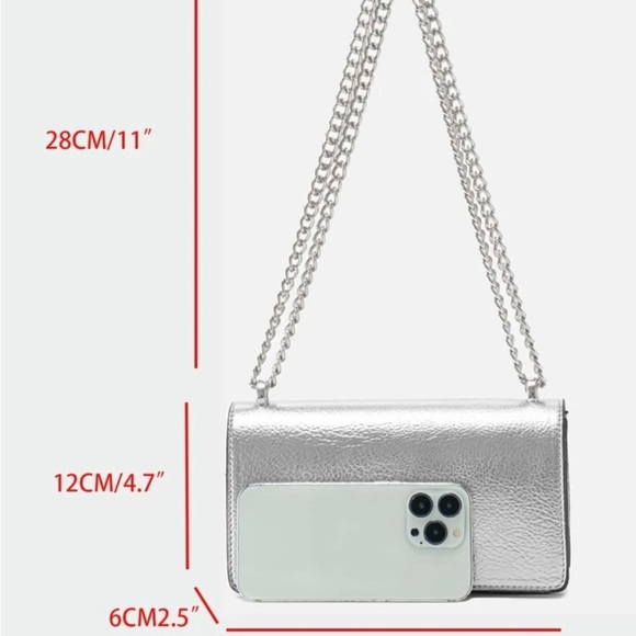 Metallic Minimalist Chain Flap Square Bag - Picture 4 of 6